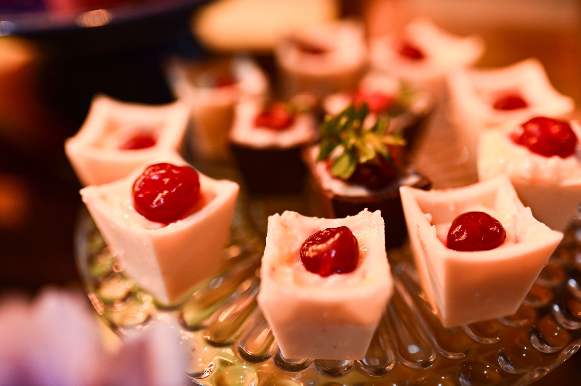 Amor Sob a Chuva: O Encantador Casamento de Roberta e Alessandro na Praia da Barra da Tijuca - 2 - 25