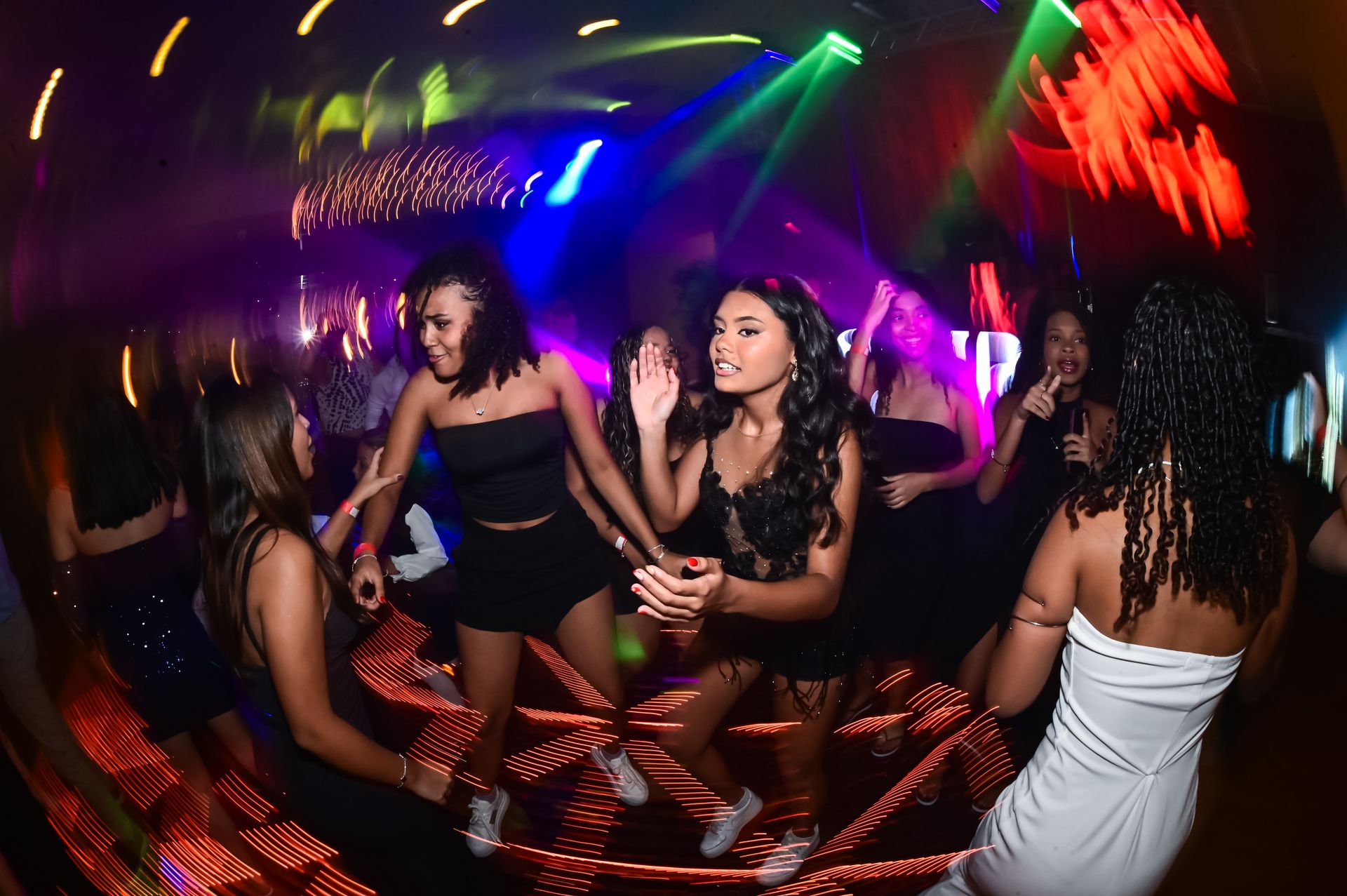 Uma noite mágica: os 15 anos da Ester ✨👑 - 2 - 19