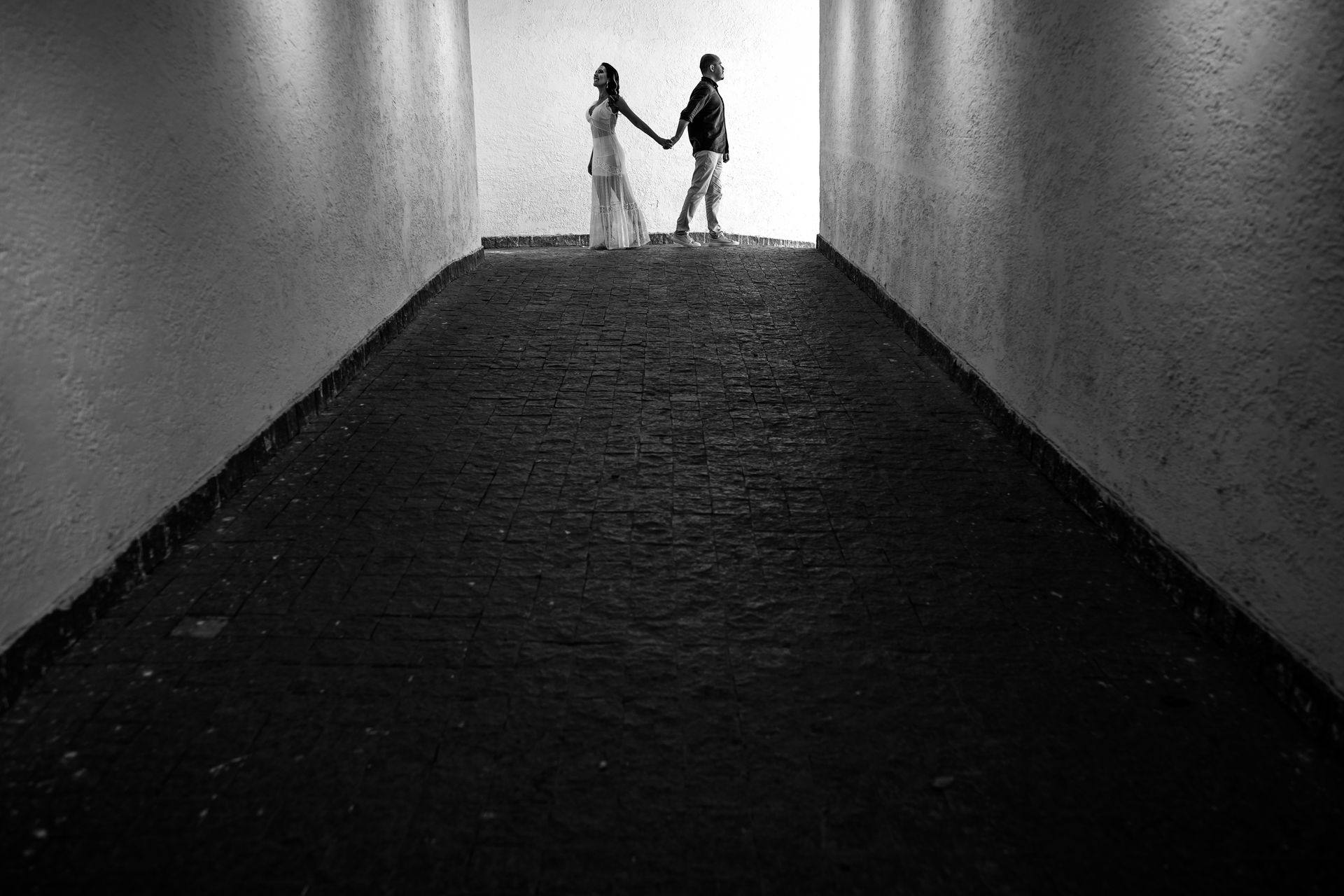 “Entre Ruínas e Céu Azul: O Amor de Clarissa & Gustavo” - 2 - 2