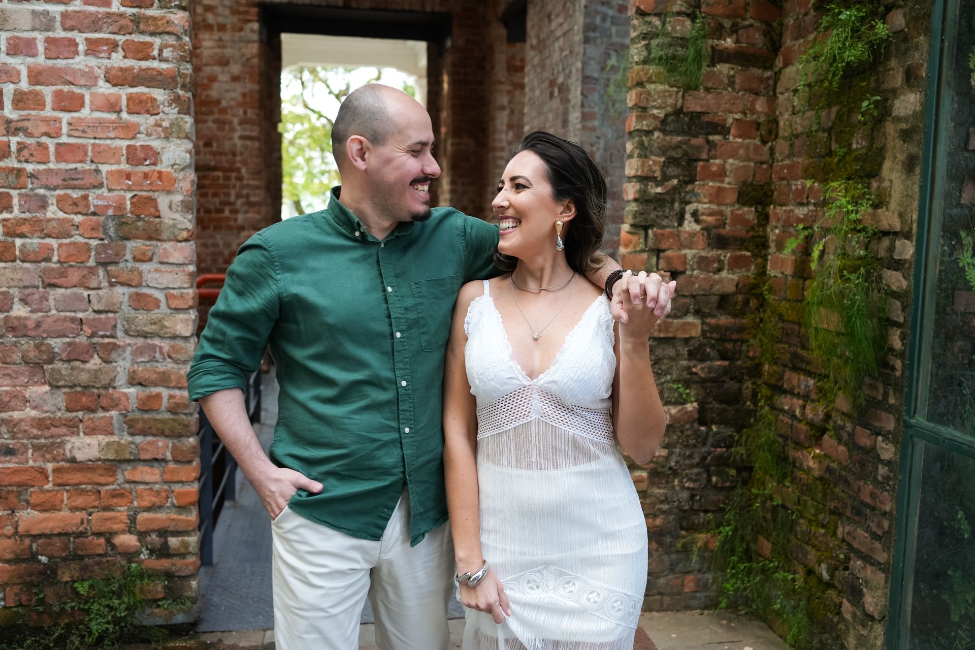 “Entre Ruínas e Céu Azul: O Amor de Clarissa & Gustavo” - 2 - 1