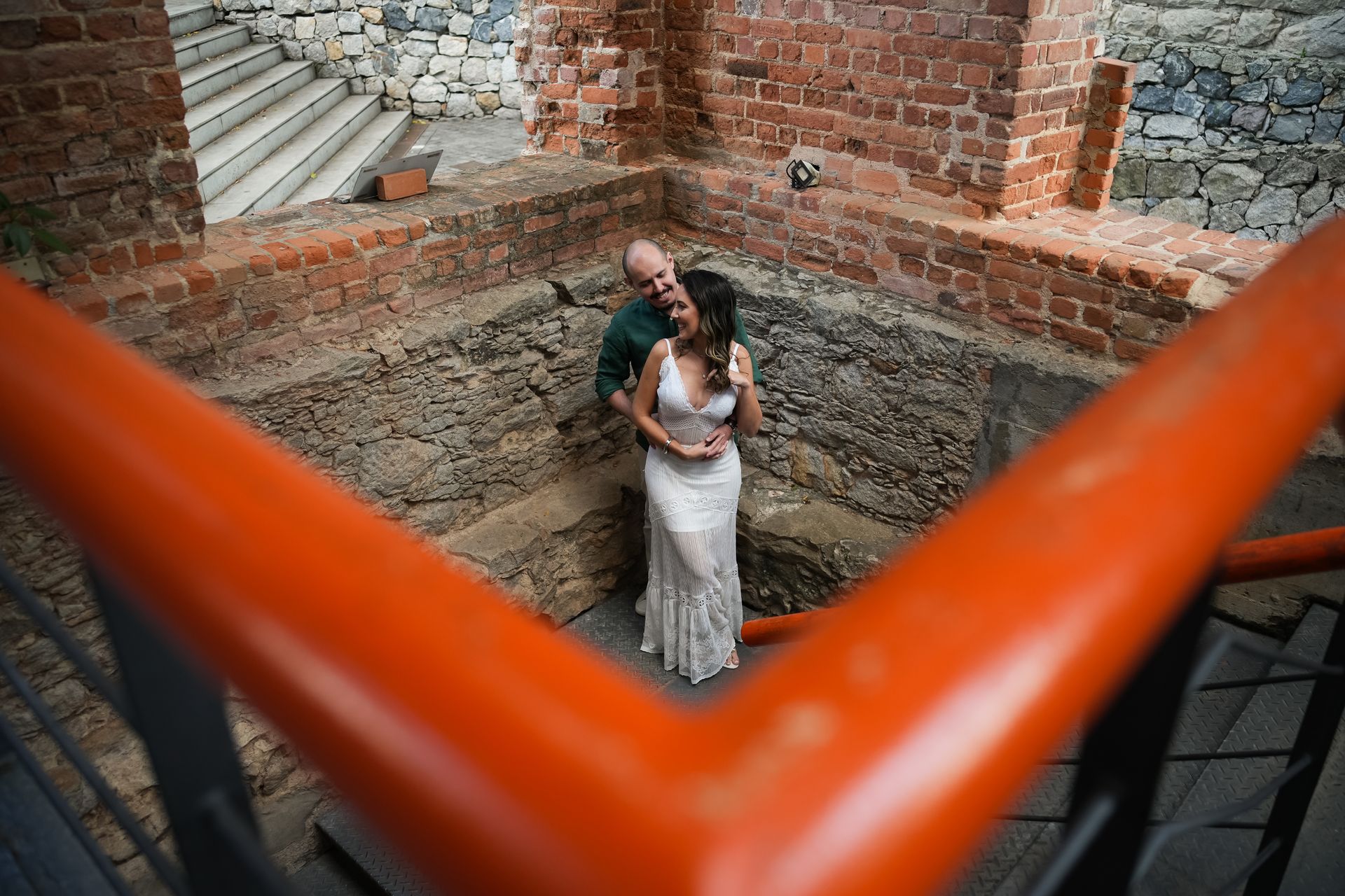 “Entre Ruínas e Céu Azul: O Amor de Clarissa & Gustavo” - 2 - 7