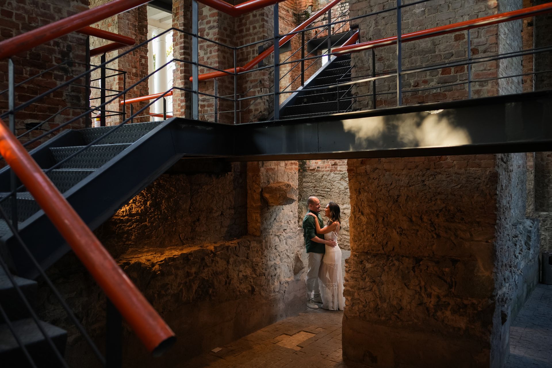 “Entre Ruínas e Céu Azul: O Amor de Clarissa & Gustavo” - 2 - 9