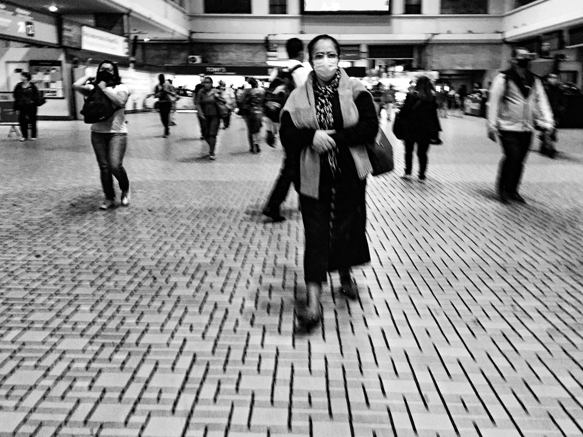 HOSTAGE CITIES -the daily displacement of workers who build cities where they don’t inhabit. By Clara Sampaio - 2 - 7