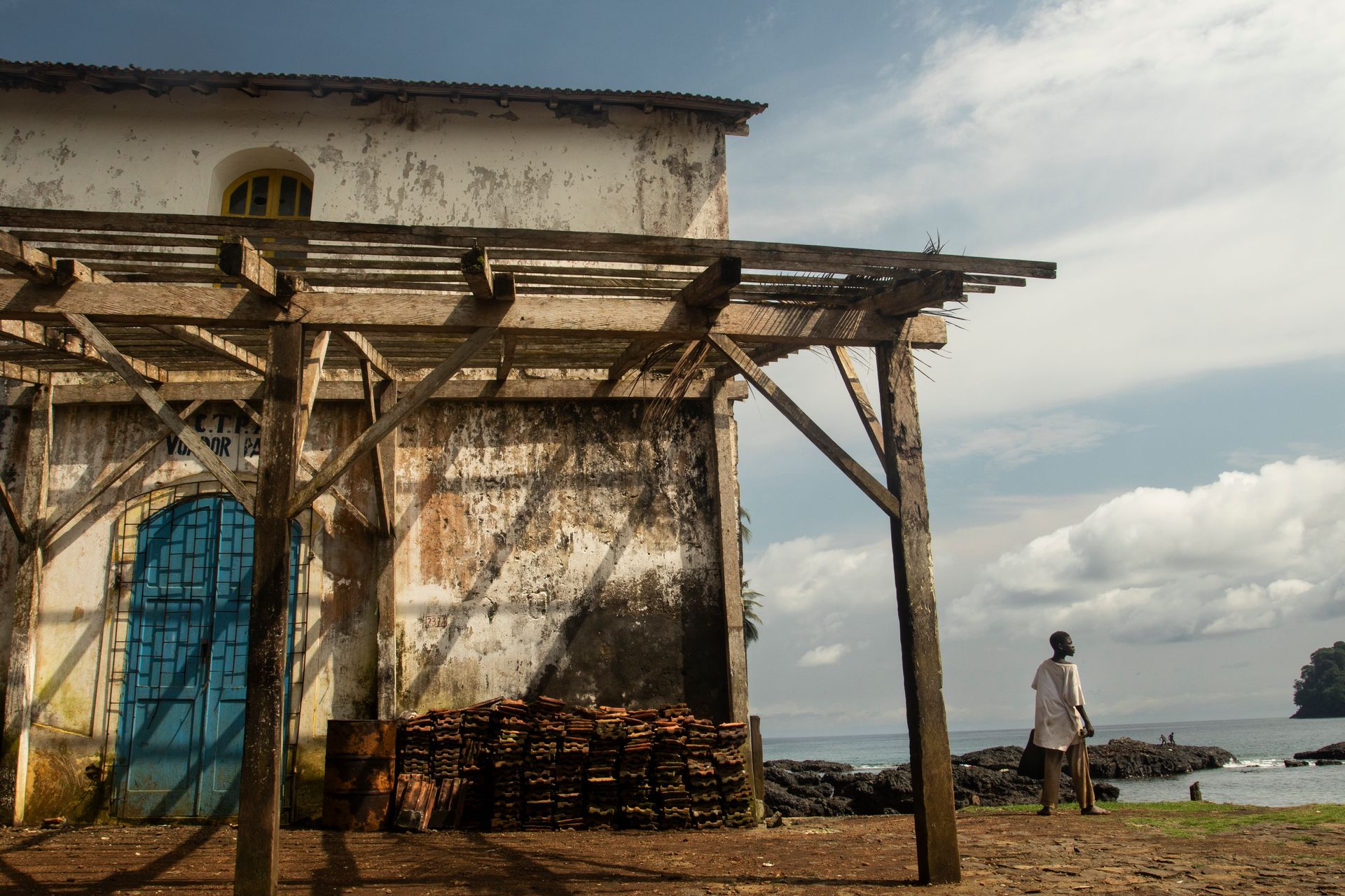 PROMISED LAND: The remnants of modern slavery in São Tomé /capital of São Tomé and Principe -Gulf of Guinea by António Cruz - 2 - 23