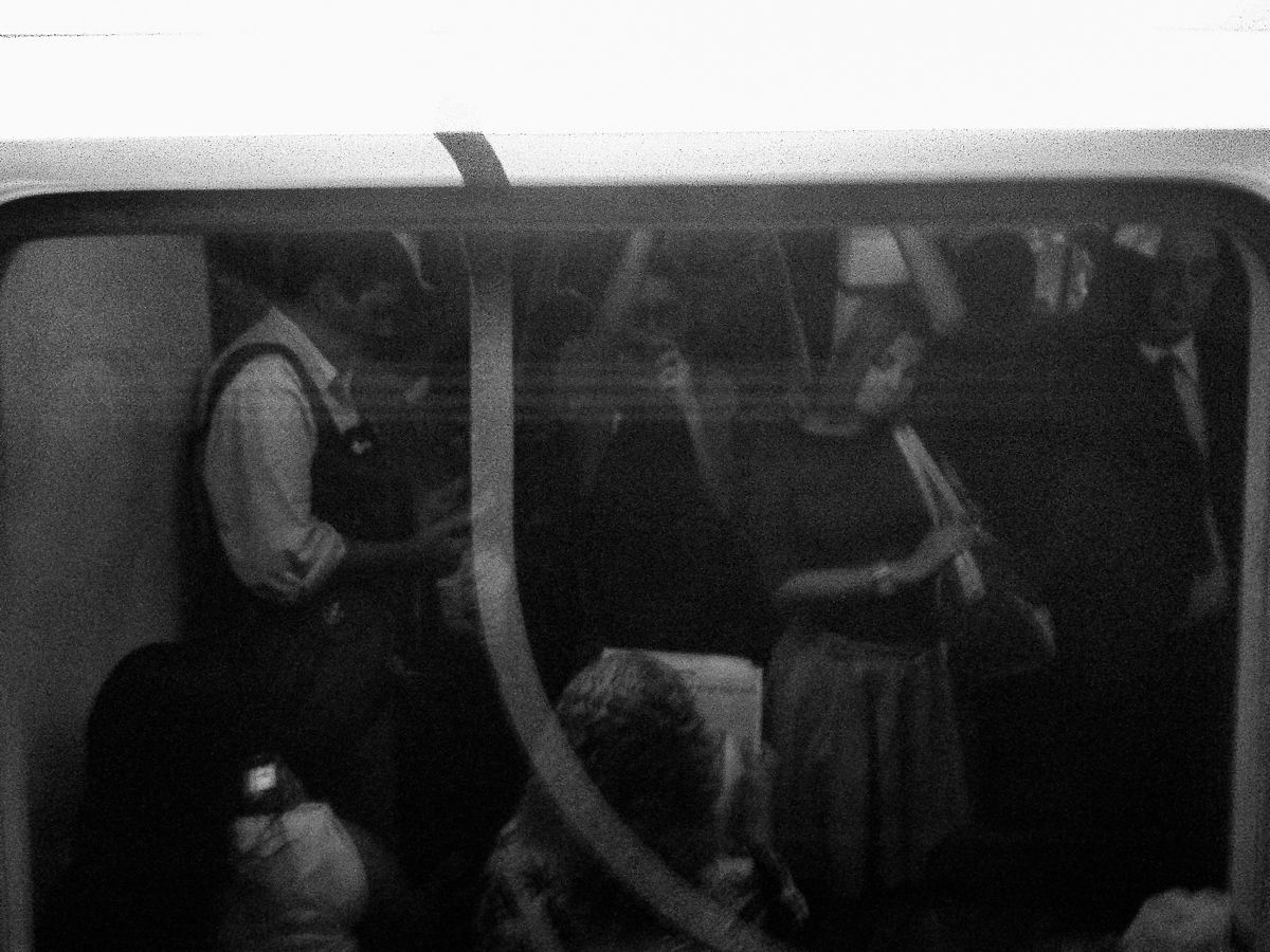 HOSTAGE CITIES -the daily displacement of workers who build cities where they don’t inhabit. By Clara Sampaio - 2 - 17