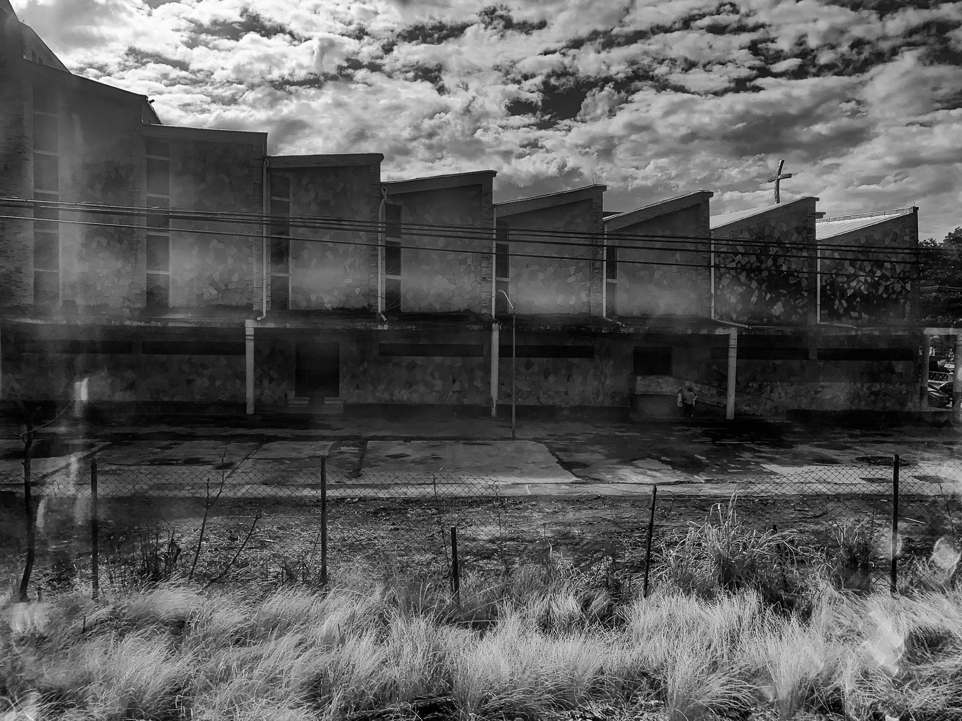 HOSTAGE CITIES -the daily displacement of workers who build cities where they don’t inhabit. By Clara Sampaio - 3 - 6