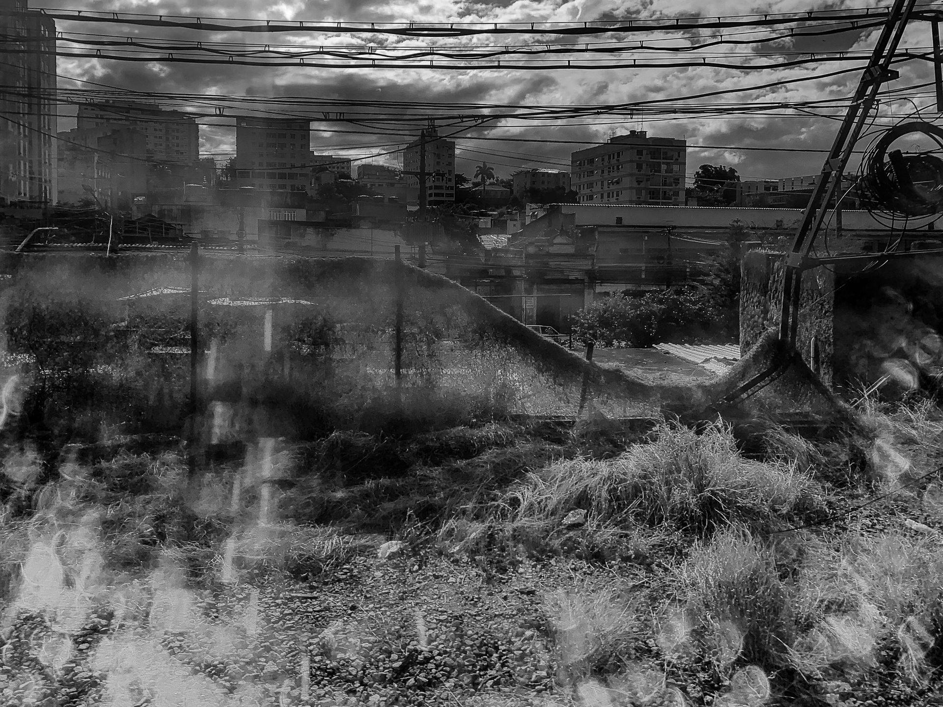 HOSTAGE CITIES -the daily displacement of workers who build cities where they don’t inhabit. By Clara Sampaio - 3 - 8