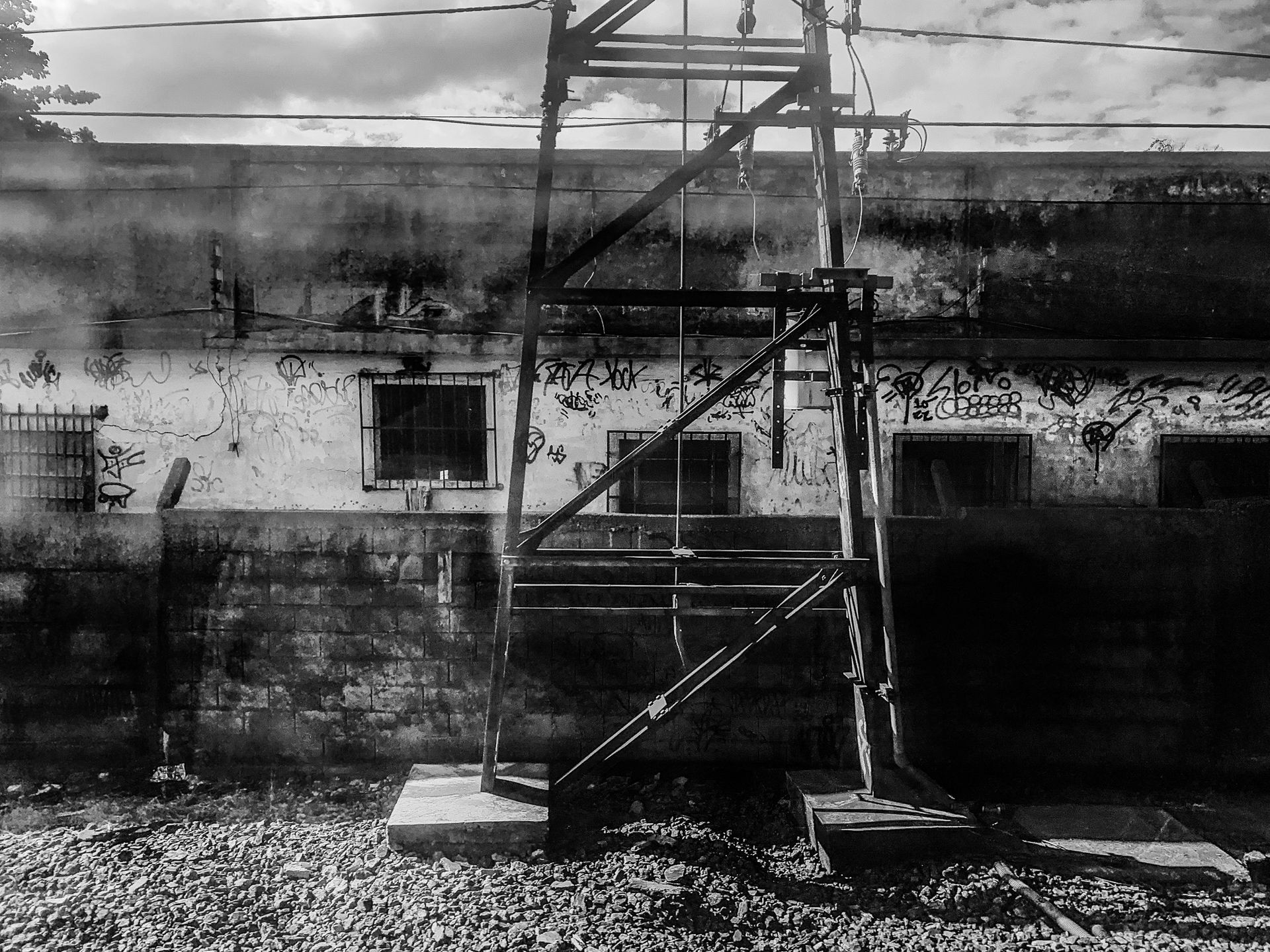 HOSTAGE CITIES -the daily displacement of workers who build cities where they don’t inhabit. By Clara Sampaio - 3 - 9