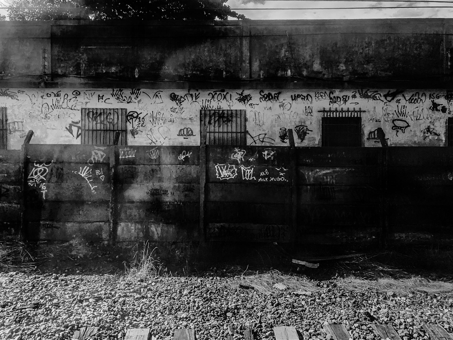 HOSTAGE CITIES -the daily displacement of workers who build cities where they don’t inhabit. By Clara Sampaio - 3 - 10