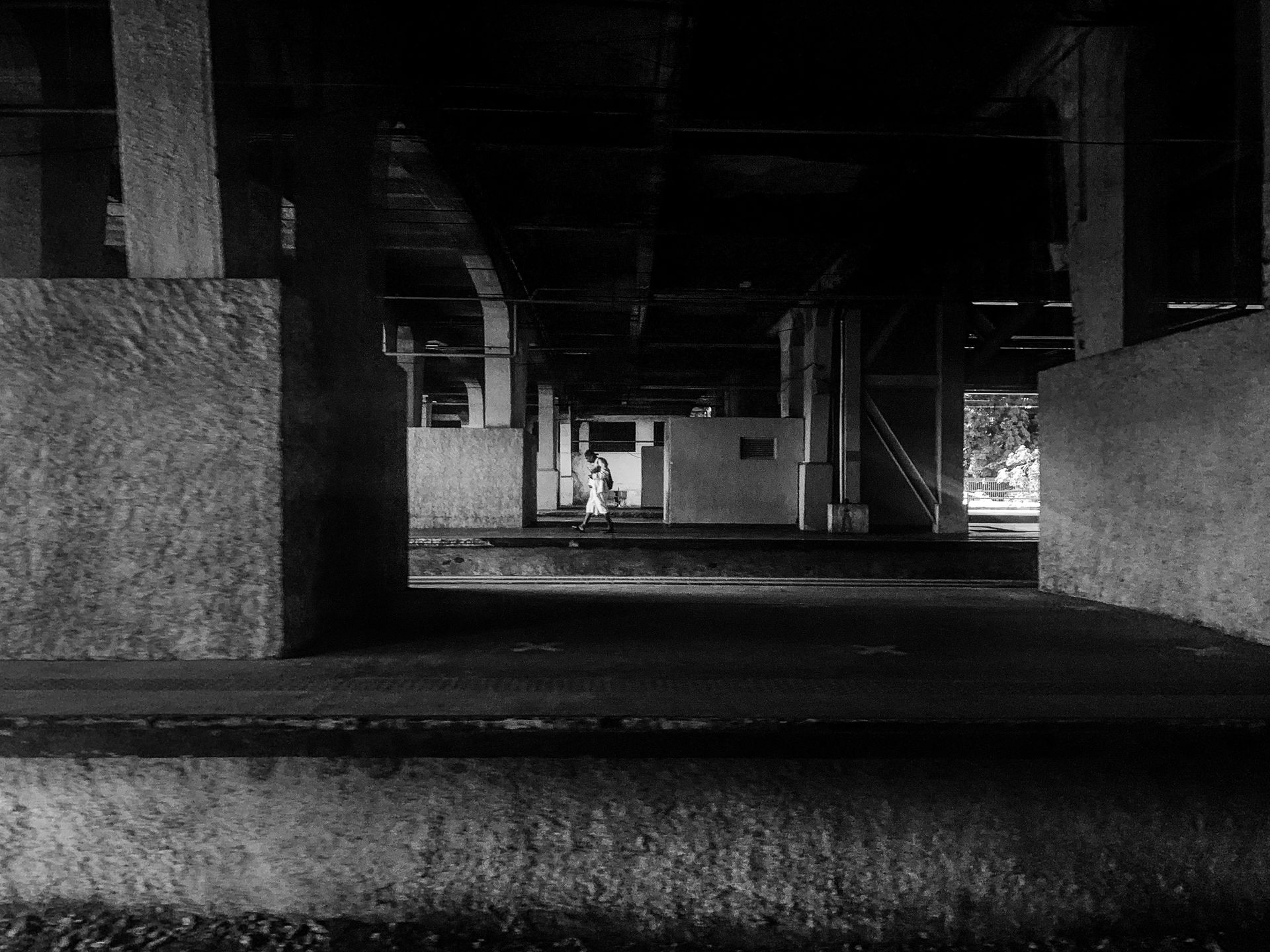 HOSTAGE CITIES -the daily displacement of workers who build cities where they don’t inhabit. By Clara Sampaio - 3 - 13