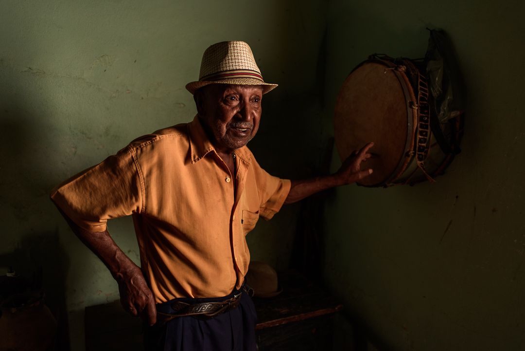 ERASURE : a cultural catalogue and descent repair in Minas Gerais, that deals with the conflicts of 'social whitening' and neglect of Brazilian History since the times of slavery. By Monique Olive - 3 - 12