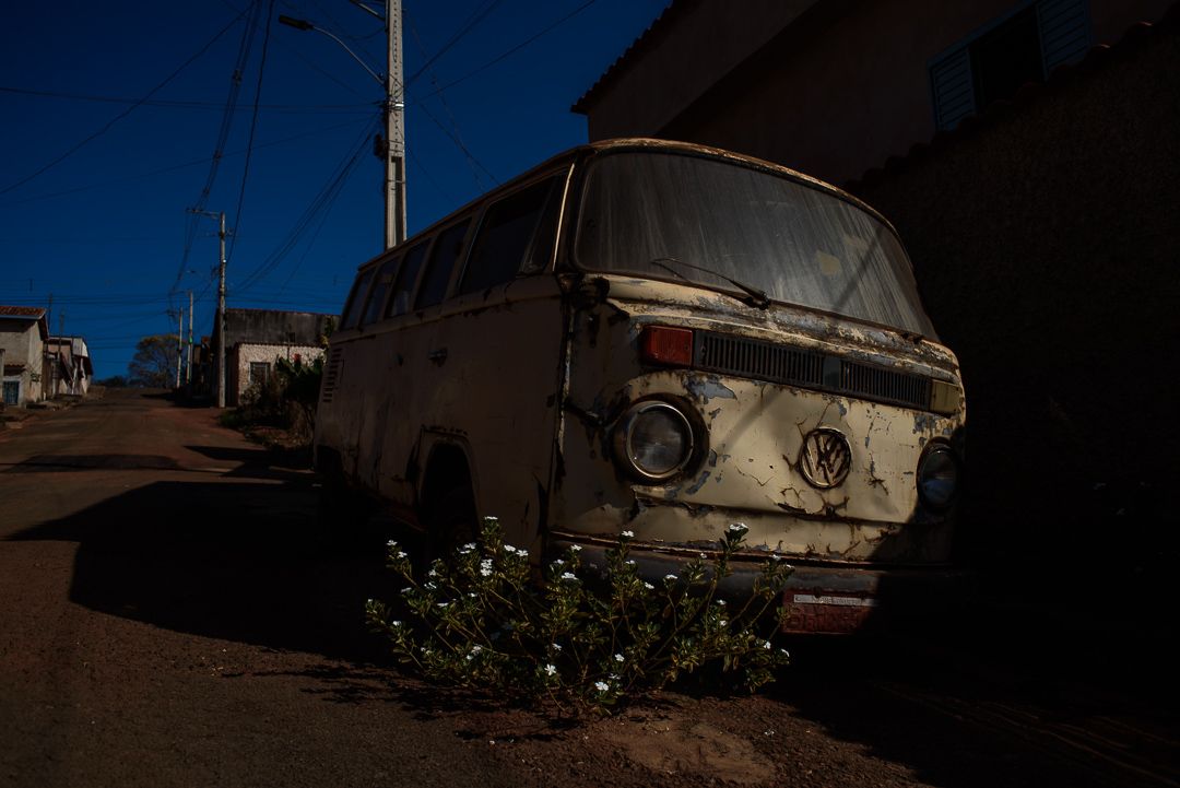 ERASURE : a cultural catalogue and descent repair in Minas Gerais, that deals with the conflicts of 'social whitening' and neglect of Brazilian History since the times of slavery. By Monique Olive - 3 - 14