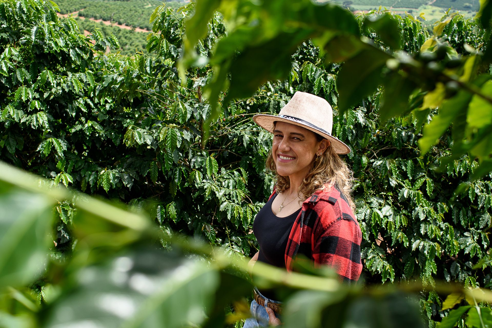 MATRIARCHS OF THE COFFEE FIELDS : the social shift on the leadership and identity of a powerful conservative industry by Monique Olive - 3 - 5