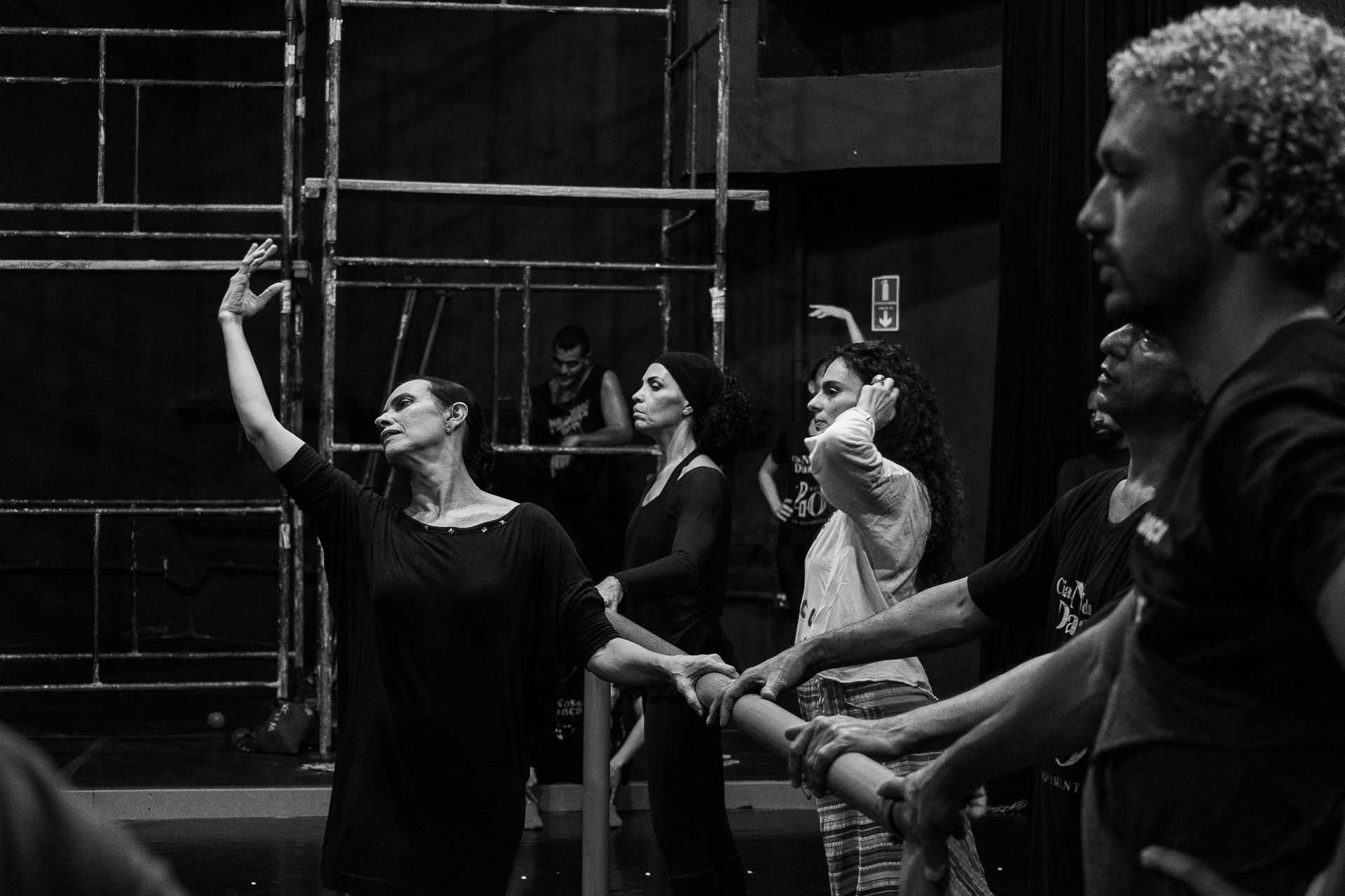 EXPIRATION DATE: The backstage of the Ageism in the Dance Scene in Brazil by Carol Pires - 2 - 24
