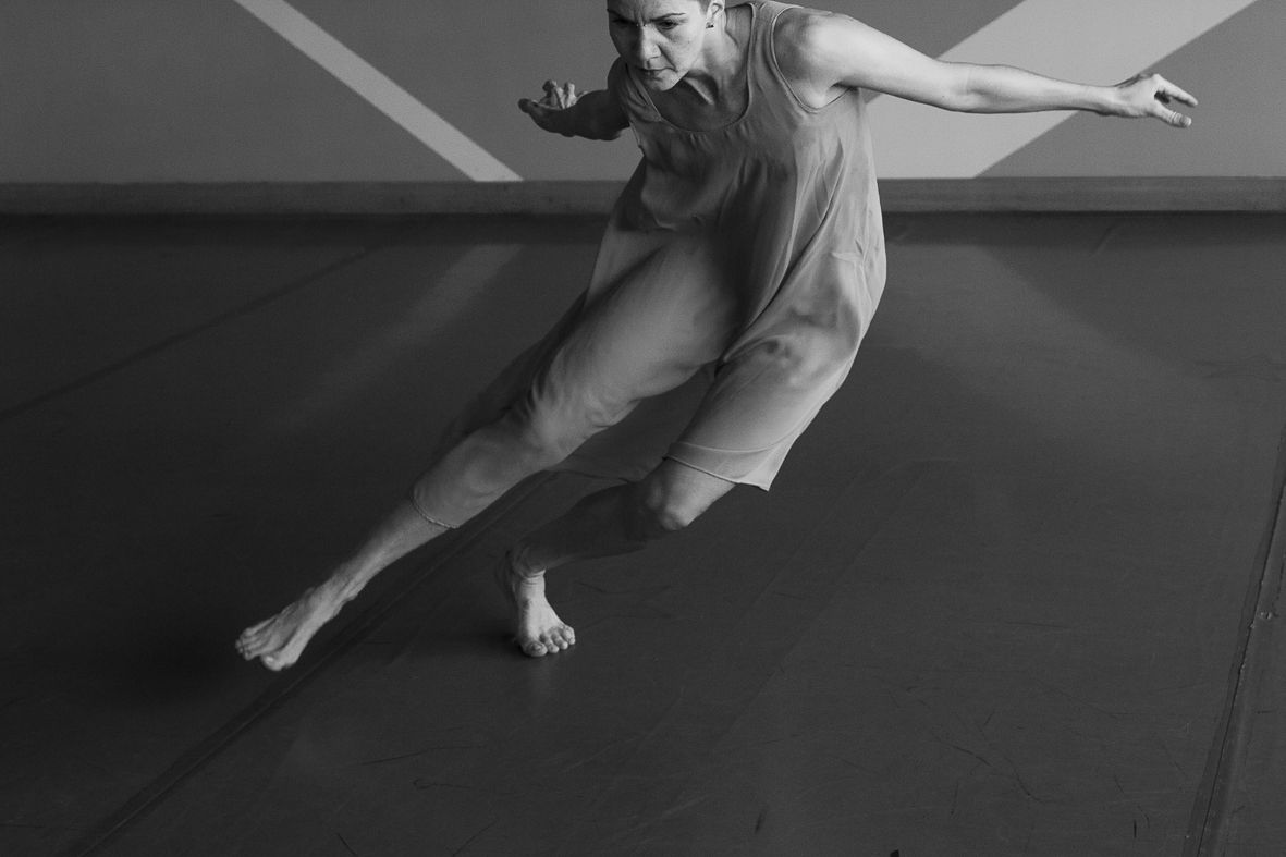 EXPIRATION DATE: The backstage of the Ageism in the Dance Scene in Brazil by Carol Pires - 2 - 10