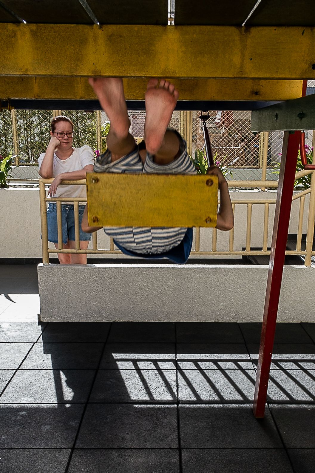 MOTHERS IN THE SPECTRUM: the side of autism barely heard/ by Vanessa Ribeiro - 2 - 18