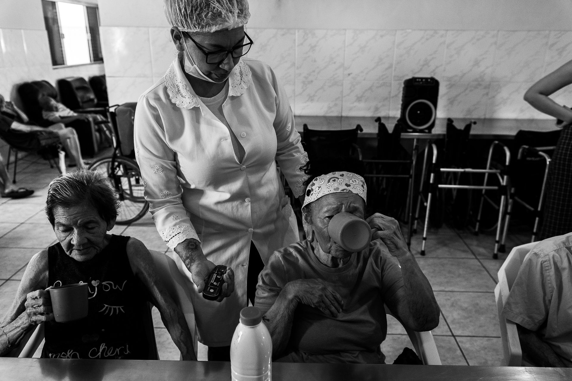 THE LAST STATION by Pri Ribeiro-  long-term care facilities and the challenges to ensure quality of life to older adults dealing with economic and mental vulnerabilities . - 2 - 24