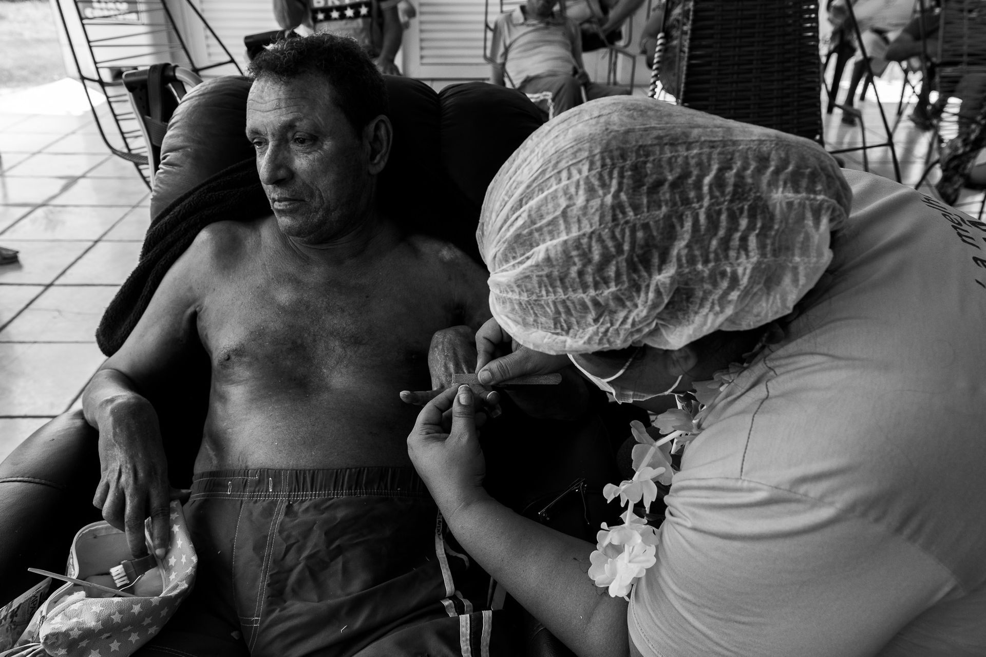 THE LAST STATION by Pri Ribeiro-  long-term care facilities and the challenges to ensure quality of life to older adults dealing with economic and mental vulnerabilities . - 2 - 5