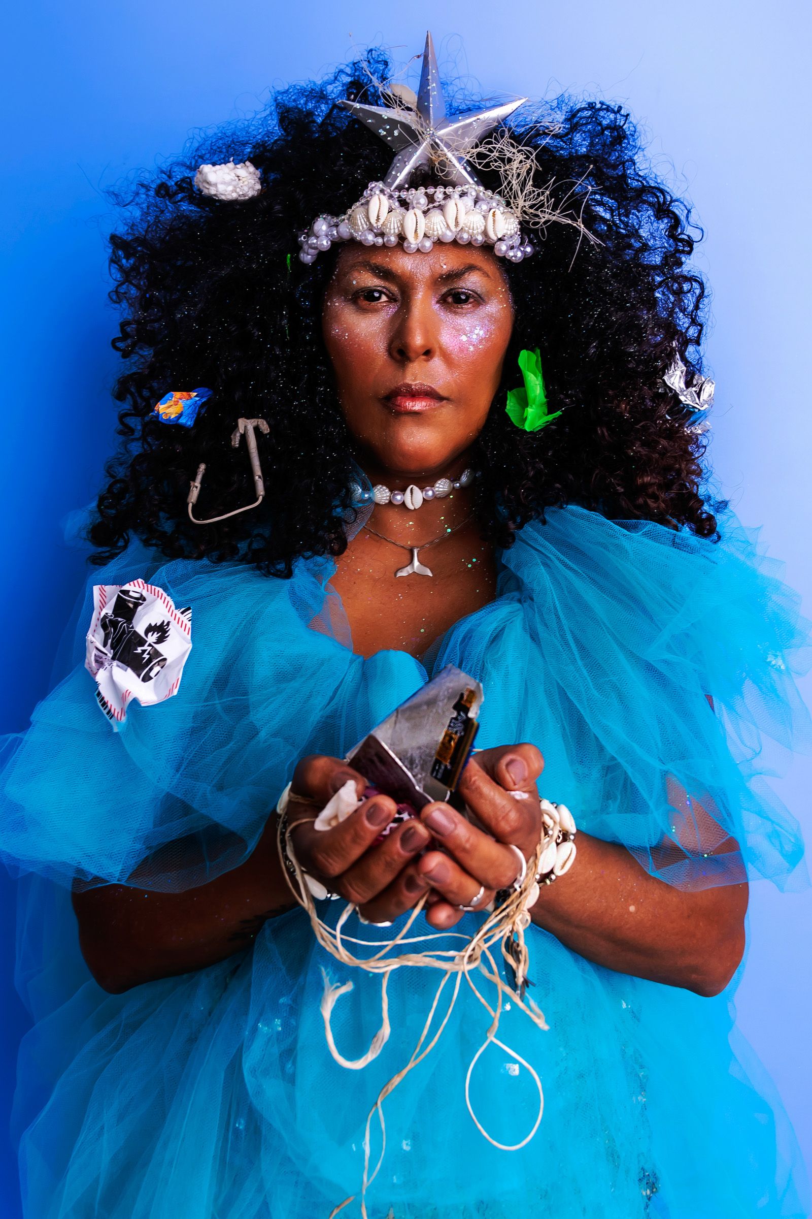 GODS, MYTHS AND DETRITUS- Aquatic ecosystems and the critical chain crisis by Malu Ornelas - 3 - 6