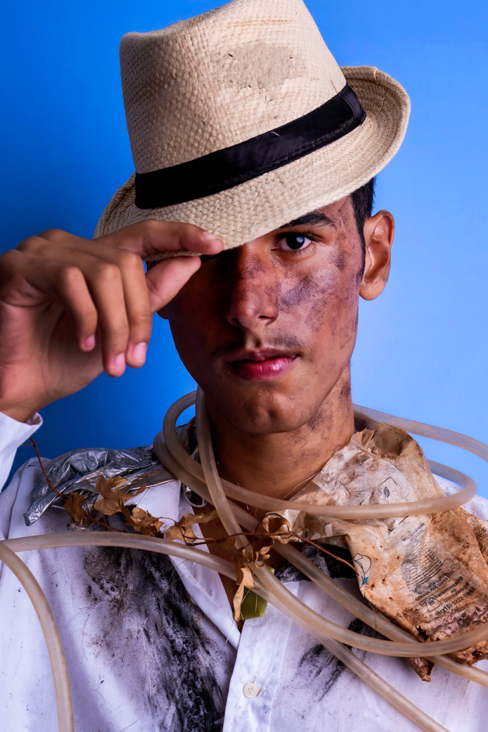 GODS, MYTHS AND DETRITUS- Aquatic ecosystems and the critical chain crisis by Malu Ornelas - 3 - 5