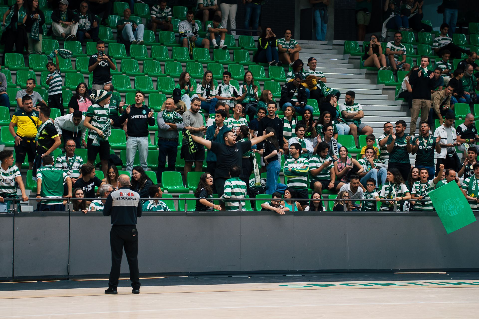 Sporting C.P // Tricampeão Nacional FutSal - 2 - 0