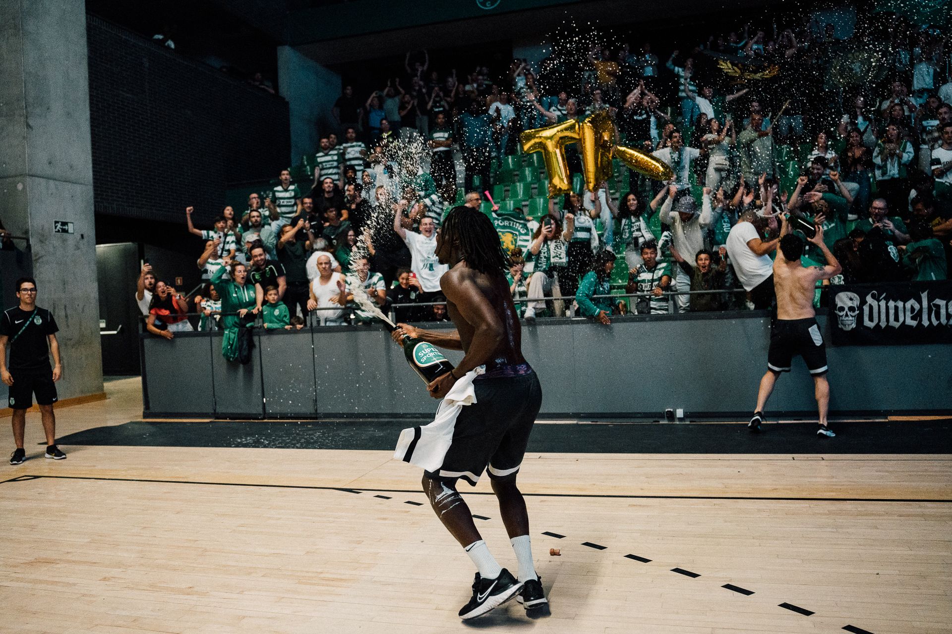 Sporting C.P // Tricampeão Nacional FutSal - 2 - 0