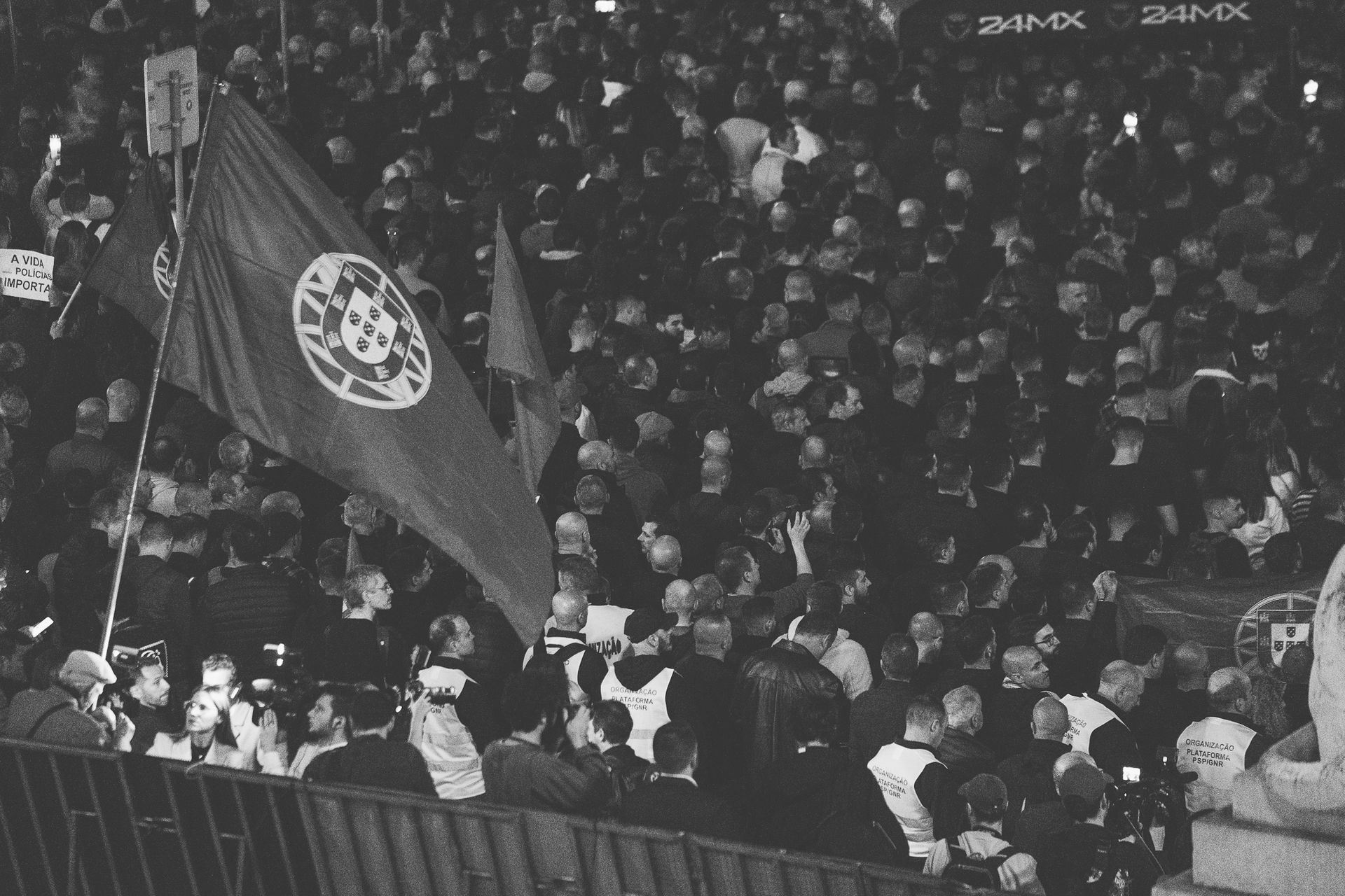 Concentração de Polícias - 2 - 0