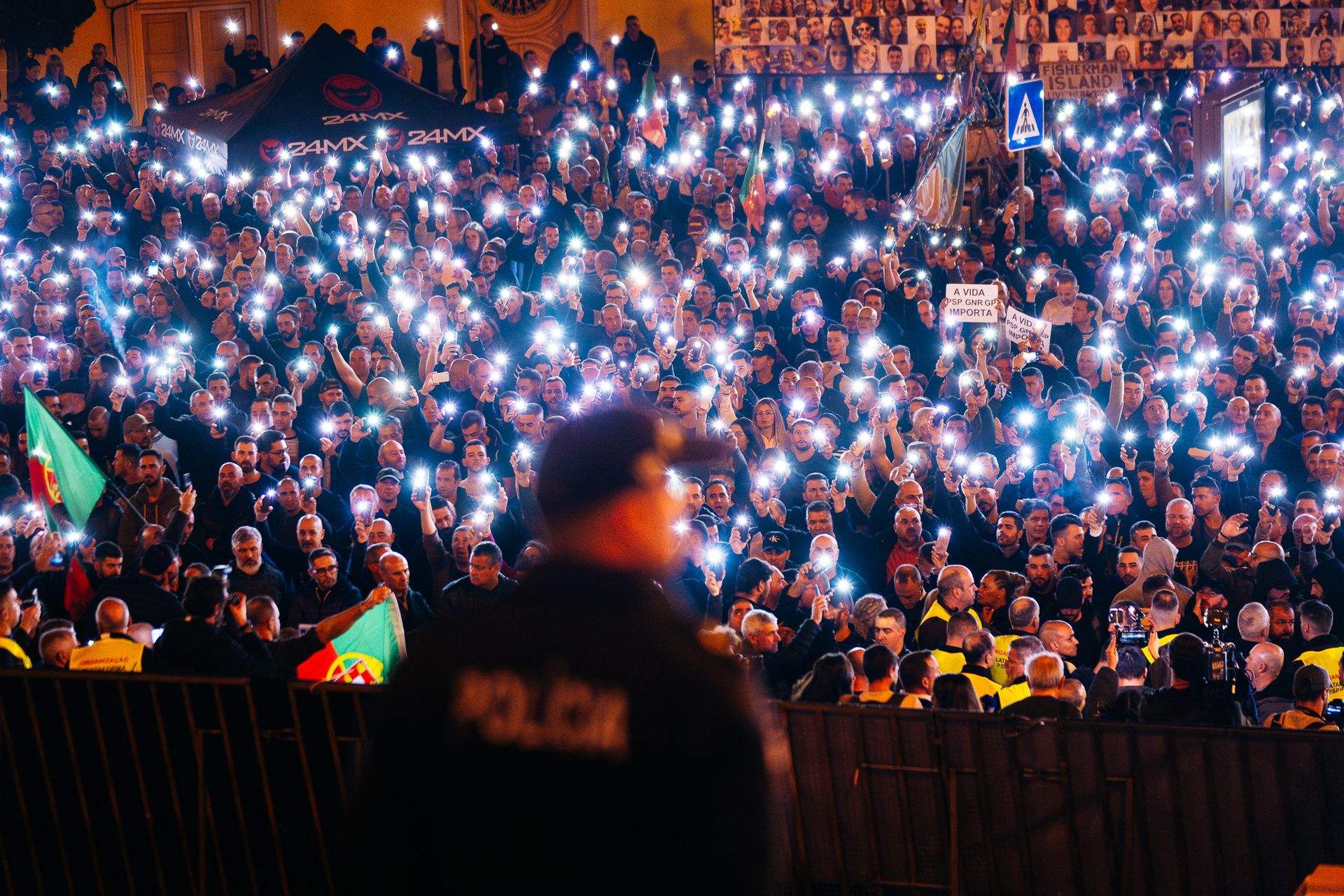 Concentração de Polícias - 2 - 0