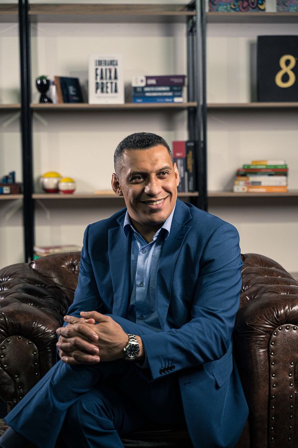 Vinicius - Empresário e Escritor: O Retrato do Sucesso Empresarial - 2 - 0