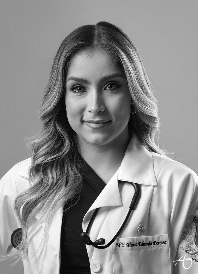 Retratos Corporativos da Dra. Maria Eduarda - Veterinária - 2 - 2