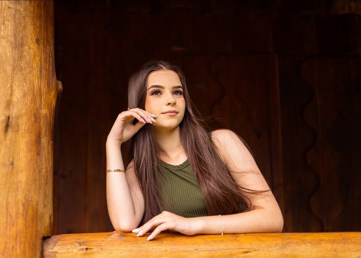 5 Poses para Arrasar no Ensaio de 15 Anos (Mesmo se Você For Tímida) - 3 - 4