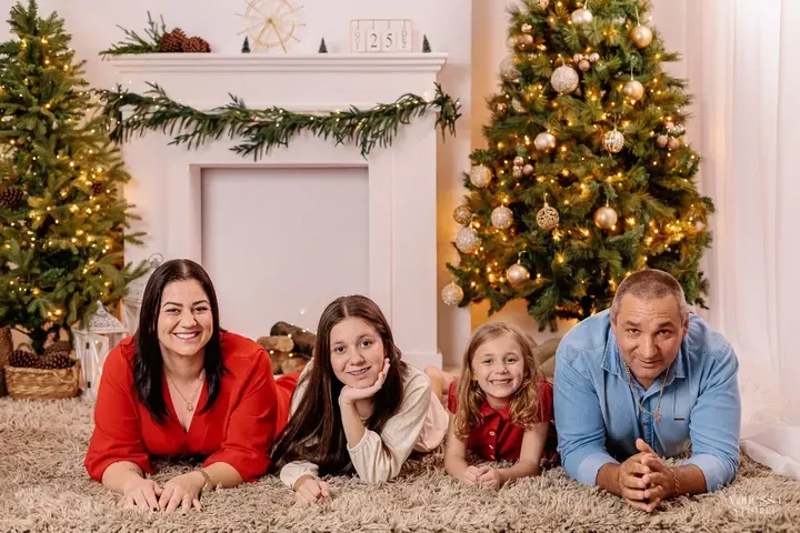 Ensaio fotográfico de Natal no estúdio em Capitão - A família da Helô e da Olívia - 2 - 2