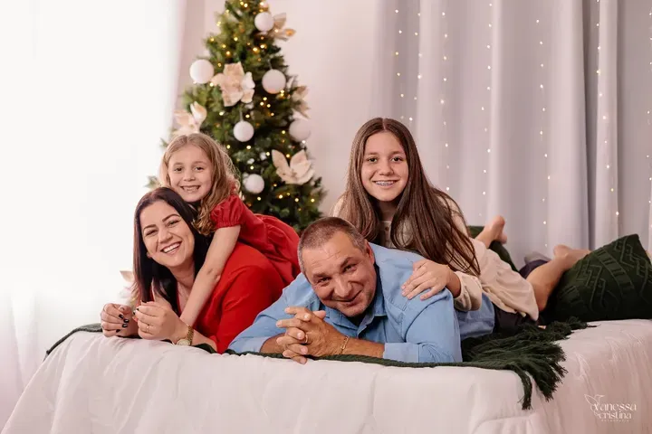 Ensaio fotográfico de Natal no estúdio em Capitão - A família da Helô e da Olívia - 2 - 5