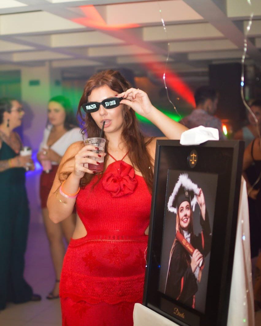 Capturamos momentos autênticos com naturalidade, espontaneidade e emoção. - Slide 12