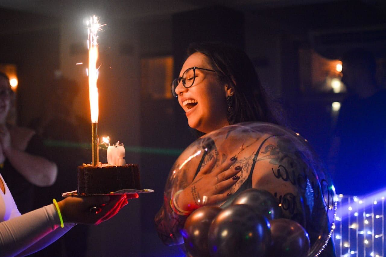 Capturamos momentos autênticos com naturalidade, espontaneidade e emoção. - Slide 10