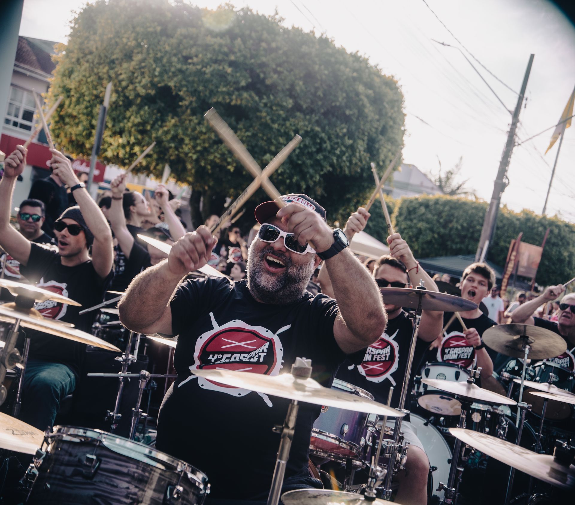 "Transformando música em memórias visuais." - Slide 3