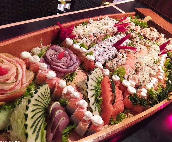 Barca 200 peças de sushi e sashimi do Yokohama /barca-200-pecas-de-sushi-e-sashimi-do-yokohama