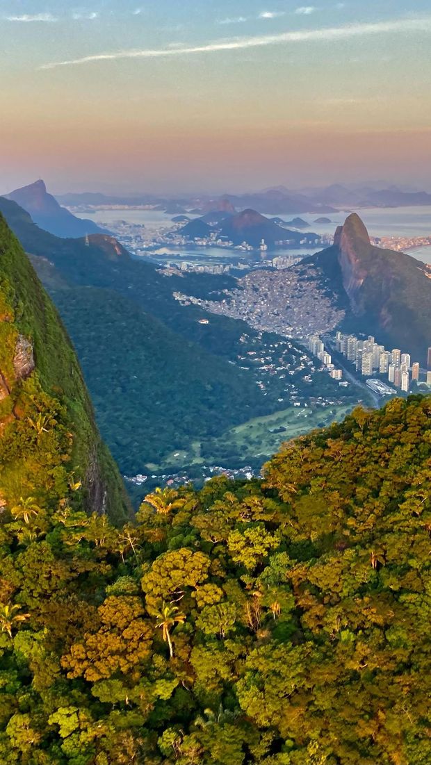 A beautiful and inspiring evening flight in Rio de Janeiro, Brazil /a-beautiful-and-inspiring-evening-flight-in-rio-de-janeiro-brazil