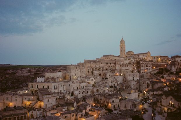 Matera: uma viagem pelas raízes da história /matera-uma-viagem-pelas-raizes-da-historia
