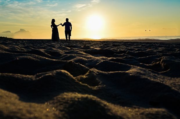 Stephanie e Nilton em um ensaio de gestante lindo, valeu a pena acordar cedo pra curtir um lindo nascer do sol na praia da Reserva no RJ /stephanie-e-nilton-em-um-ensaio-de-gestante-lindo-valeu-a-pena-acordar-cedo-pra-curtir-um-lindo-nascer-do-sol-na-praia-da-reserva-no-rj