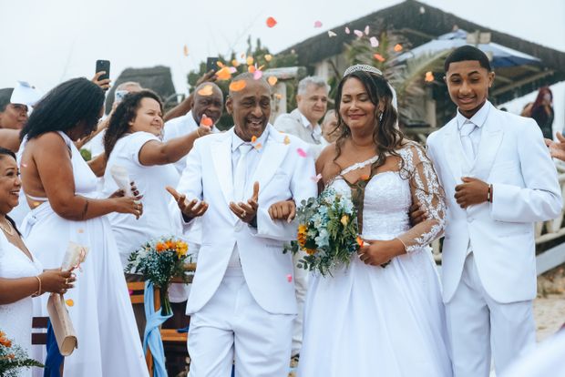 Amor Sob a Chuva: O Encantador Casamento de Roberta e Alessandro na Praia da Barra da Tijuca /amor-sob-a-chuva-o-encantador-casamento-de-roberta-e-alessandro-na-praia-da-barra-da-tijuca