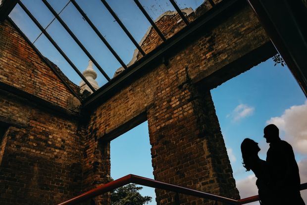 “Entre Ruínas e Céu Azul: O Amor de Clarissa & Gustavo” /entre-ruinas-e-ceu-azul-o-amor-de-clarissa-gustavo