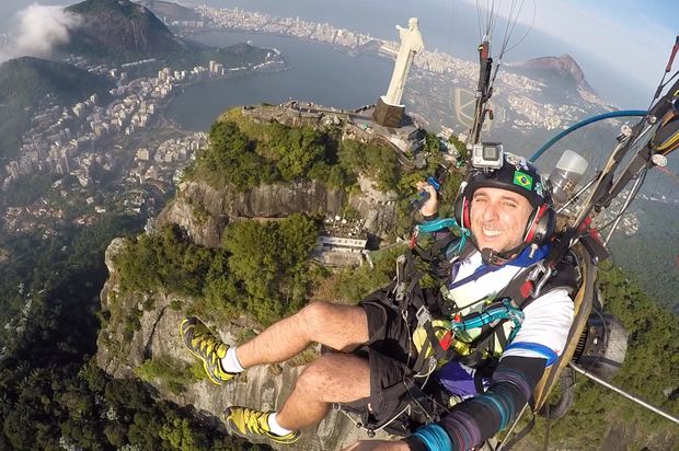 Voando de paramotor no Cristo Redentor /voando-de-paramotor-no-cristo-redentor