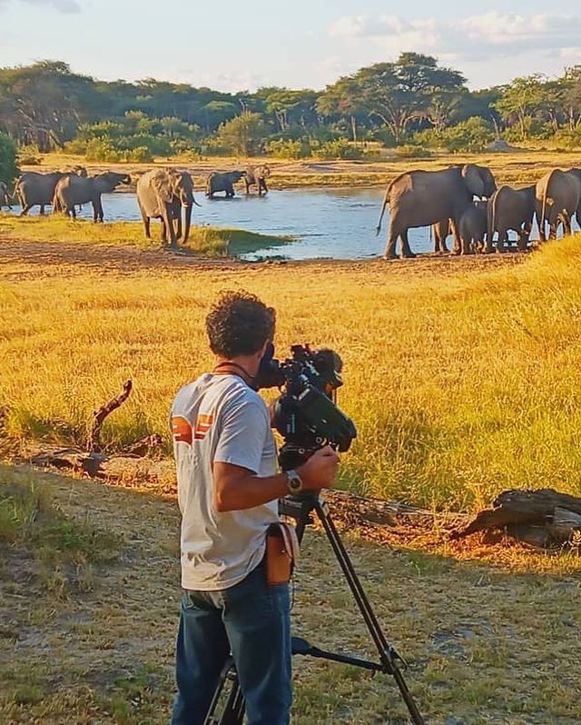 A spectacular end enriching new series for GloboPlay, Brazil. Produced by EDIA.etc. Documenting the fenomenal logistics ofThe most luxurious train, ROVOS RAIL, in the world. An extraordinary finish at the Victoria Falls 🤩 - 8