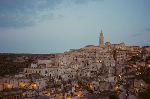 Matera: uma viagem pelas raízes da história /matera-uma-viagem-pelas-raizes-da-historia