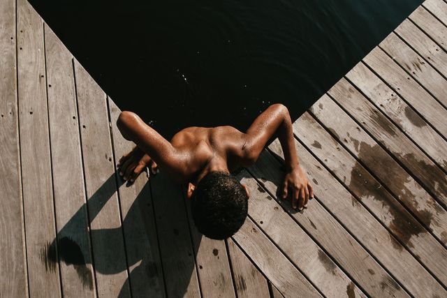 Crianças Brincando no Mangue. /criancas-brincando-no-mangue