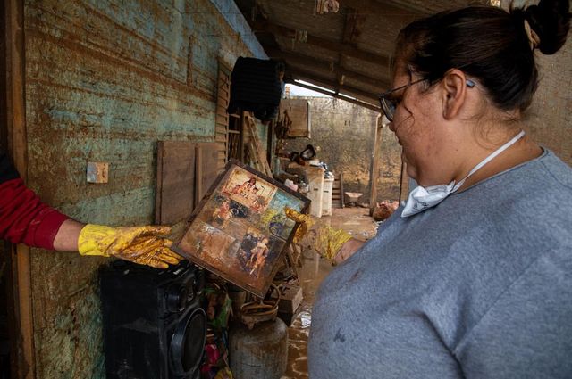 CLIMATE VULNERABILITY: The portrait of the South of Brazil, constantly susceptible to natural disasters, as tipping point of the climate emergential crisis impacting Brazilian lives. /climate-vulnerability-the-portrait-of-the-south-of-brazil-constantly-susceptible-to-natural-disasters-as-tipping-point-of-the-climate-emergential-cri