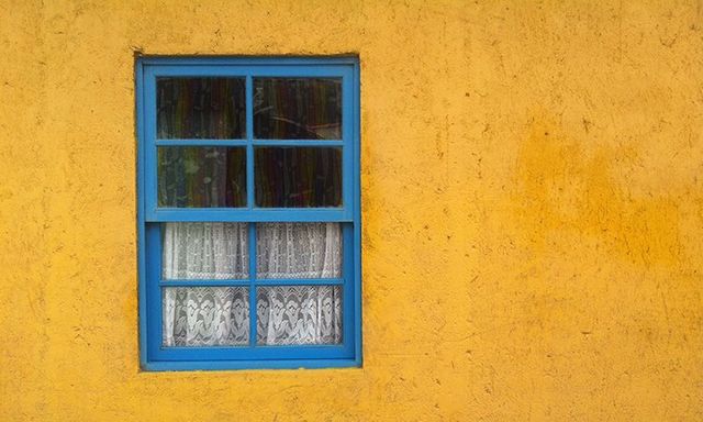 UM ANO VOLTADO PARA PORTA E JANELAS /um-ano-voltado-para-porta-e-janelas